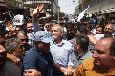 Candidato reformista vence eleição presidencial no Irã