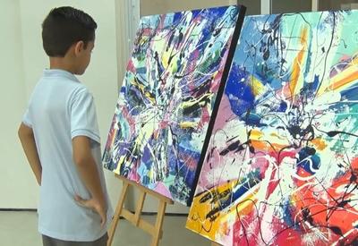 Menino paraibano de 9 anos terá obras expostas no Louvre, em Paris