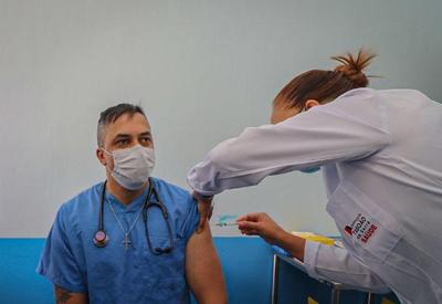 Pandemia ainda vai se arrastar em 2022, diz Organização Mundial da Saúde