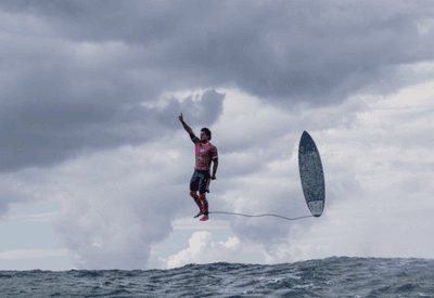 Foto de Gabriel Medina nos Jogos Olímpicos ganha 'Oscar' da fotografia esportiva