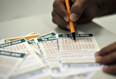 Mega-Sena: confira as dezenas sorteadas neste sábado (3)