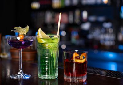 Indústrias de bebidas são fiscalizadas pela PF em meio a casos de intoxicação por metanol