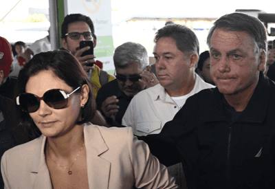 Michelle Bolsonaro usa versículos bíblicos para comentar prisão de Jair