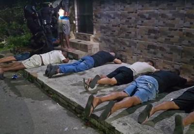 Polícia interrompe festa de milicianos e prende nove em clube de Duque de Caxias
