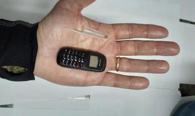 Mini celulares ganham popularidade e preocupam autoridades por uso em crimes