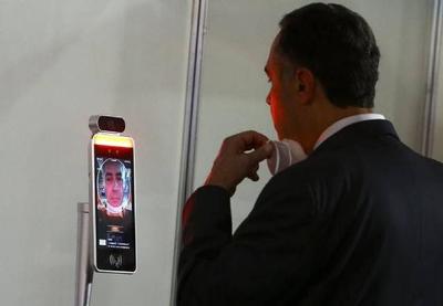 TSE pode adotar voto pelo celular ou computador em 2022, diz Barroso