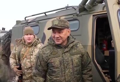 Ministro russo visita território na Ucrânia após ida de Zelensky aos EUA