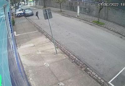 Mulher atropela ladrões e salva marido de assalto em Santos (SP)