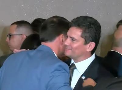 Moro se filia ao PL e dará palanque a Flávio Bolsonaro no Paraná