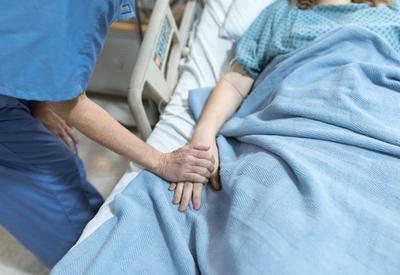 Deputados da França aprovam projeto que regula a morte assistida