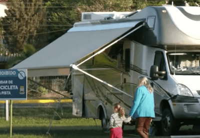 "Avós aventureiros" caem na estrada e exploram nova vida em motorhomes