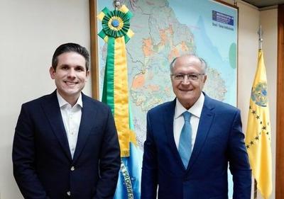 Alckmin se encontra com Hugo Motta e pede rapidez em projetos para micro exportadores