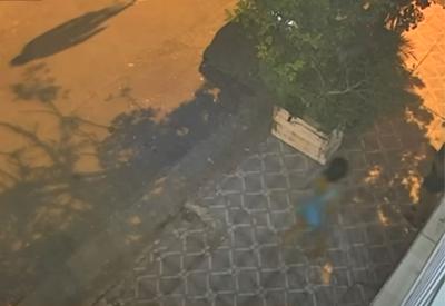 Jovem é baleada cinco vezes por mulher após sair de academia em Santos 