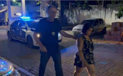 Polícia prende mulher que matou ex-companheiro para ficar com karaokê
