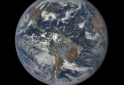 Satélite da Nasa a 1,5 milhão de quilômetros da Terra registra fumaça sobre o Brasil