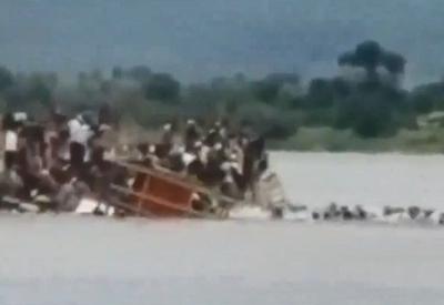 Barco com destino a funeral naufraga com mais de 300 pessoas