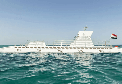 Submarino naufraga no Egito e seis turistas russos morrem