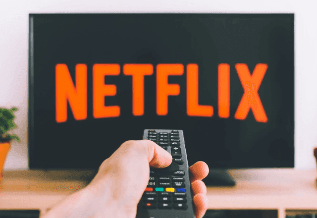 Multa da Warner impulsiona lucro da Netflix para US$ 5,2 bi no 1º tri de 2026