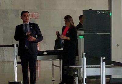 Integrantes da Missão de Observação Eleitoral se reúnem com Bolsonaro