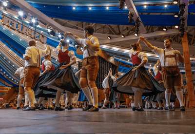 Oktoberfest de Blumenau completa 40 anos e realiza competição inédita de dança tradicional 