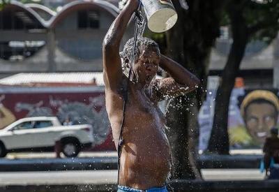 Calor de até 45ºC: nova massa de ar quente chega ao Brasil nesta segunda-feira (2)