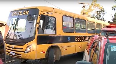 10 crianças ficam feridas após caírem de janela de ônibus no Paraná