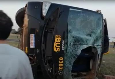 Duas pessoas morrem e 20 ficam feridas em acidente de ônibus em SP
