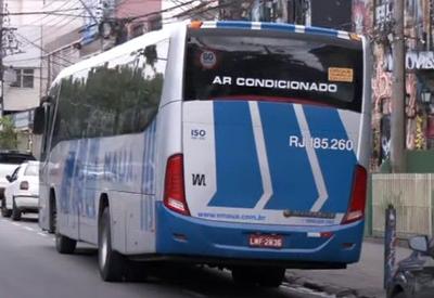 Ônibus com 15 passageiros é assaltado enquanto passava pela Avenida Brasil, no RJ
