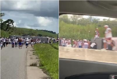 Ônibus de torcida organizada do Bahia capota em Pernambuco