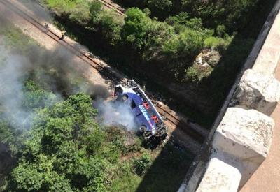 Polícia faz reconstituição de acidente com ônibus que deixou 19 mortos em MG