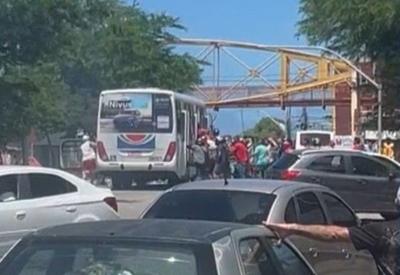 Torcedores do América-RN atacam ônibus com torcedor do ABC em Natal