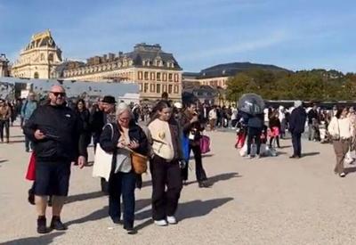 Palácio de Versalhes, na França, é evacuado por suspeita de bomba