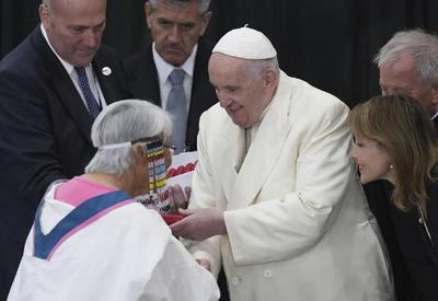 Papa se encontra com sobreviventes e faz último pedido de desculpas no Canadá