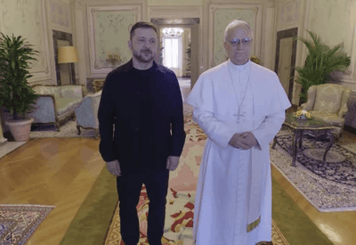 Papa Leão diz a Zelensky que Vaticano pode sediar negociações de paz na Ucrânia
