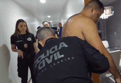 Pastor influencer é alvo de operação contra call center que cobrava até R$ 1.500 por orações no Rio