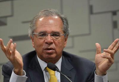 Eduardo e Flávio Bolsonaro pedem Nobel de Economia para Paulo Guedes