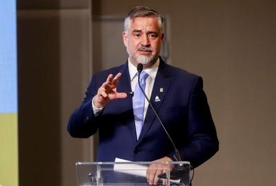 Paulo Pimenta diz que Lula não deve se afastar do cargo após cirurgia 