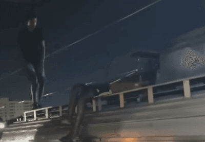 Jovem que “surfava” em cima de trem no Rio de Janeiro é eletrocutado 