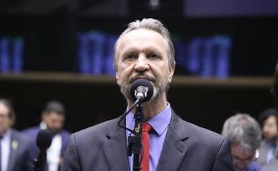 Novo líder do PT na Câmara diz ser favorável à CPI do Master