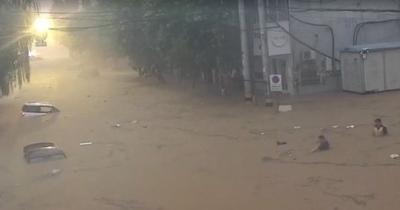 Fortes chuvas deixam ao menos 30 mortos e mais de 80 mil desalojados em Pequim