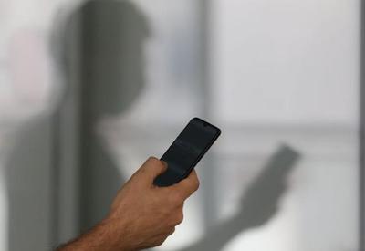 Mais da metade dos brasileiros não consegue ficar sem o celular por mais de 1h