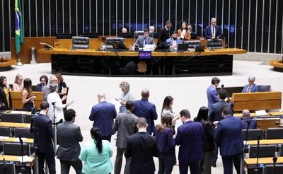 Câmara proíbe sigilo sobre gastos do governo com viagens
