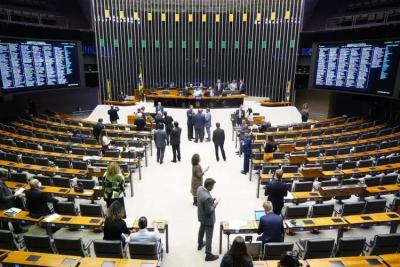Câmara aprova urgência para projeto de isenção do IR para quem ganha até R$ 5 mil 