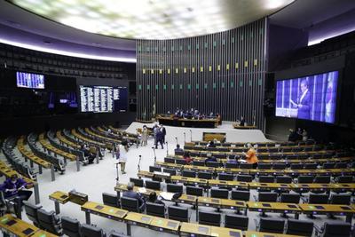 Câmara adia votação da PEC que limita acesso ao abono salarial