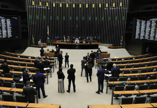 Câmara aprova urgência para votar aumento do número de deputados 