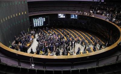 Câmara apresenta projeto para punir deputados que bloquearem trabalhos legislativos