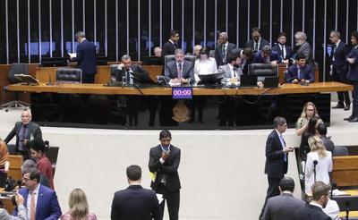 Câmara avalia regras da reforma tributária com jogos de azar e refrigerantes no "imposto do pecado"