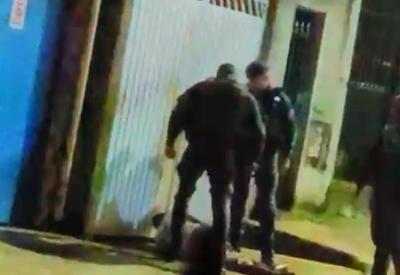 Corregedoria investiga PMs que foram flagrados espancando homem na zona sul de SP