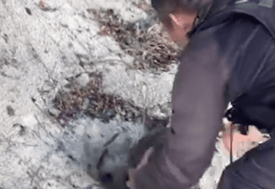 Vídeo: veja o momento em que PM encontra pedras de crack escondidas em dunas no Rio