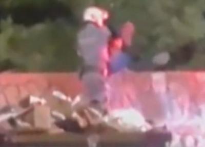 Corregedoria da PM pede prisão de policial flagrado arremessando homem de ponte em São Paulo